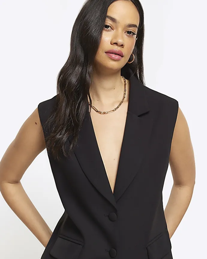 Black collar V-neck waistcoat