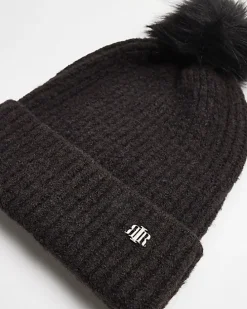 Black knit pom beanie