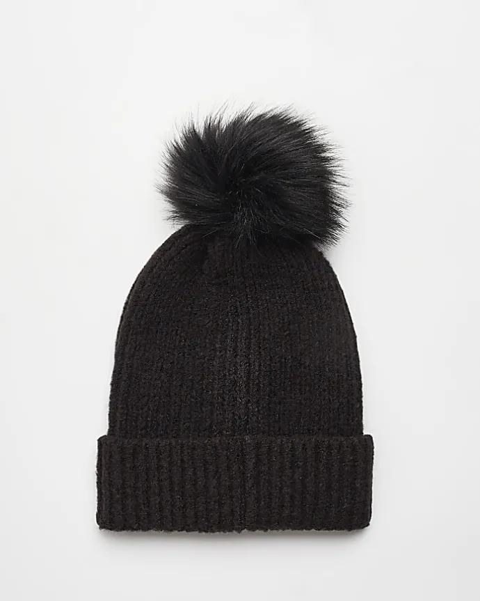 Black knit pom beanie
