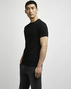 Black muscle fit t-shirt