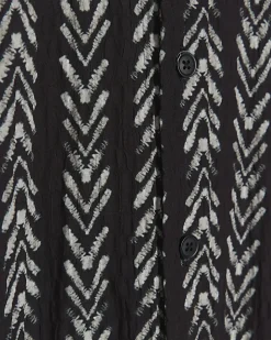 Black regular fit crinkle arrow print shirt