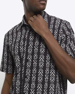 Black regular fit crinkle arrow print shirt